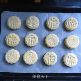 Make A tan green bean moon cake step 13