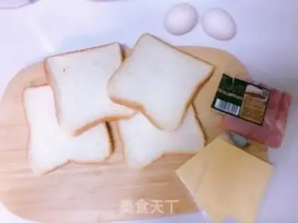 Make Bacon toast and eggcake step 0