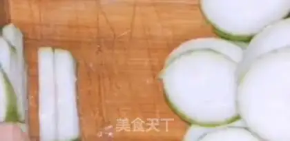 Make Quaffle fan shrimp step 1