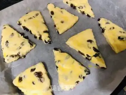 Make Low sugar raisin scon step 13