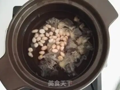 Make Silver-ear peanut-tree soup step 3
