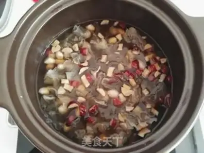 Make Silver-ear peanut-tree soup step 4