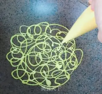 Make Lace fruit rolls step 6