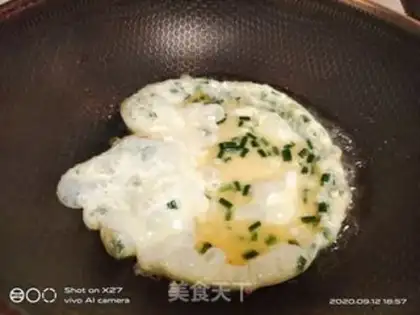 Make Onion egg fried rice step 3