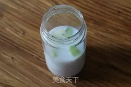 Make Coconut-banana omelet juice step 1