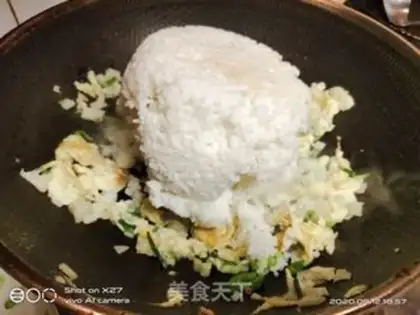Make Onion egg fried rice step 5
