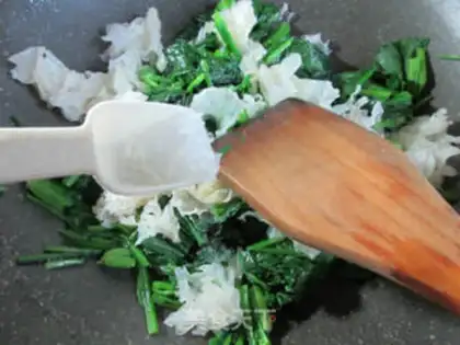 Make Silver ear spinach step 8