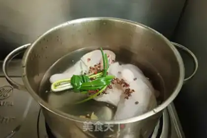 Make The cold hand tore the chicken step 0