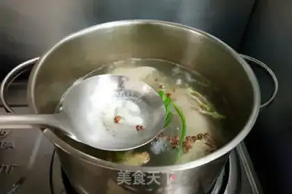 Make The cold hand tore the chicken step 1
