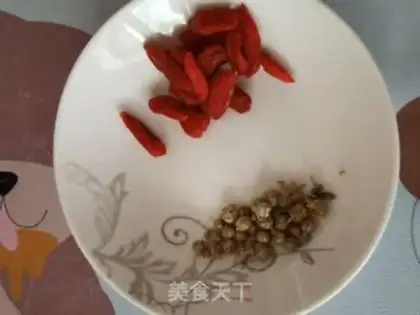 Make A tea with chrysanthemum step 0