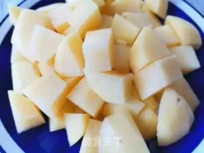 Make Pyramid chickens with potatoes step 1