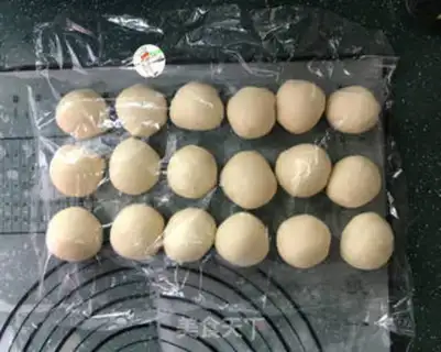 Make A spinach black sesame bun step 5