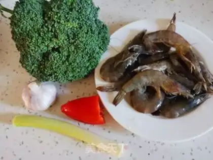 Make Shrimp fried broccoli step 0