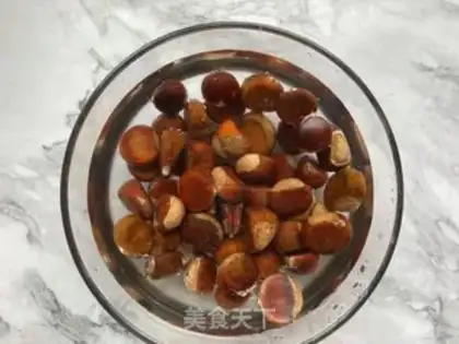 Make Homemade sugar fried chestnuts step 0