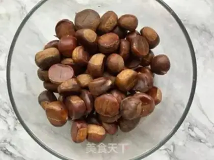 Make Homemade sugar fried chestnuts step 1