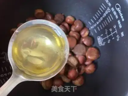 Make Homemade sugar fried chestnuts step 2