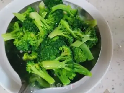 Make Shrimp fried broccoli step 3