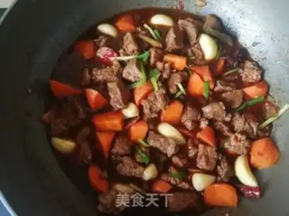 Make Carrot garlic beef noodles step 0