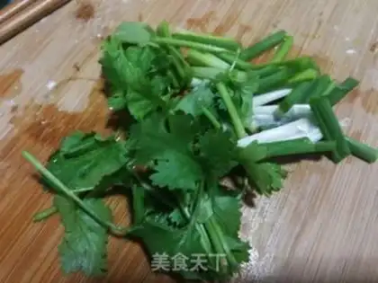 Make Carrot garlic beef noodles step 1