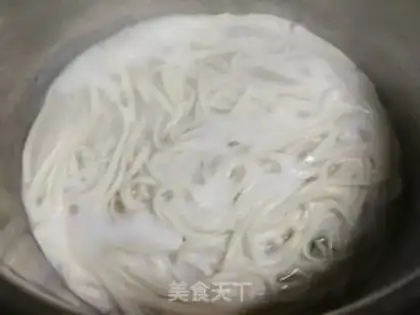 Make Carrot garlic beef noodles step 3