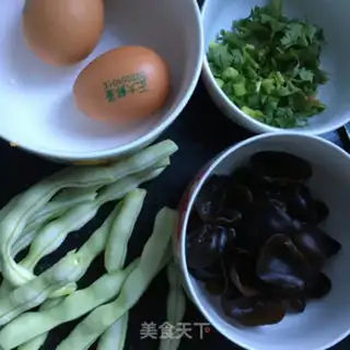 Make Wearing noodles in bean-fruit eggs step 2