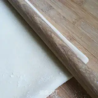 Make Wearing noodles in bean-fruit eggs step 4