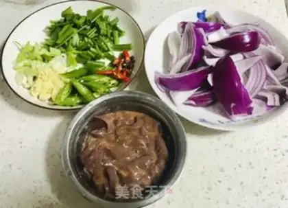 Make Onion fried liver step 1