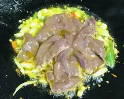 Make Onion fried liver step 5
