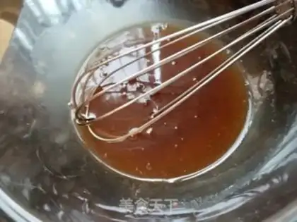 Make Two yellow lotion mooncakes step 0