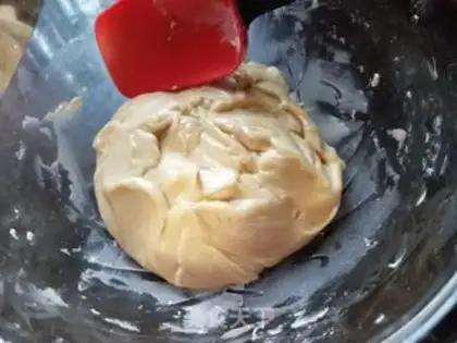 Make Two yellow lotion mooncakes step 1