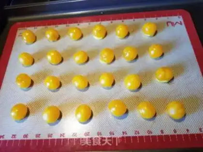Make Two yellow lotion mooncakes step 2
