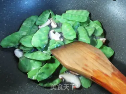 Make Fry mushrooms and lentils step 4