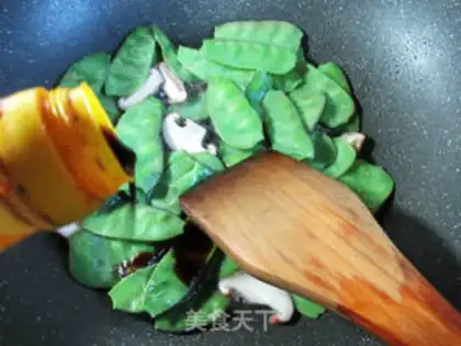 Make Fry mushrooms and lentils step 5