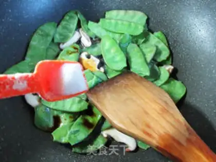 Make Fry mushrooms and lentils step 6