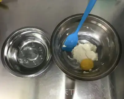 Make Mini yogurt cake step 3