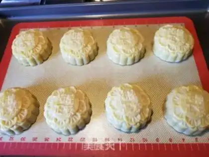 Make Two yellow lotion mooncakes step 15