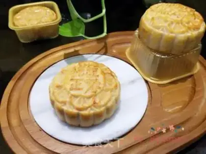 Make Two yellow lotion mooncakes step 17