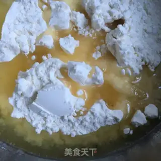 Make Squeeze meat mooncake step 1