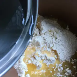 Make Squeeze meat mooncake step 2