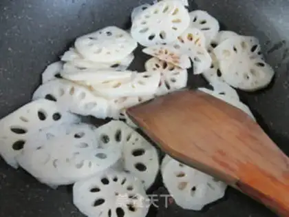 Make Crab-cake chicken cake step 1