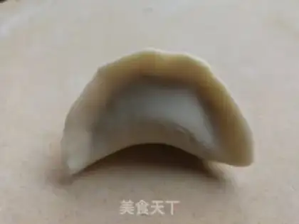 Make Carrot mushroom pork dumplings step 20