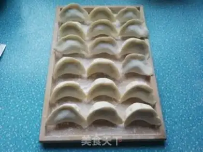 Make Carrot mushroom pork dumplings step 21