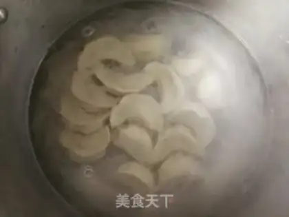 Make Carrot mushroom pork dumplings step 22