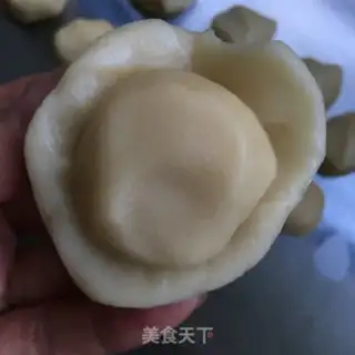 Make Squeeze meat mooncake step 8