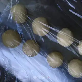 Make Squeeze meat mooncake step 9