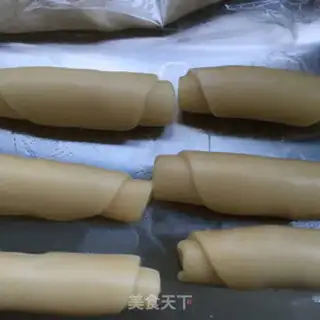Make Squeeze meat mooncake step 10