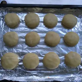 Make Squeeze meat mooncake step 14