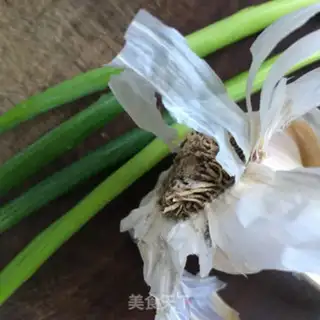 Make Seaweed ribbons with bean sprouts step 1