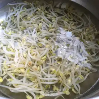Make Seaweed ribbons with bean sprouts step 3