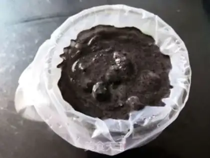 Make Black sesame lunar pie step 1
